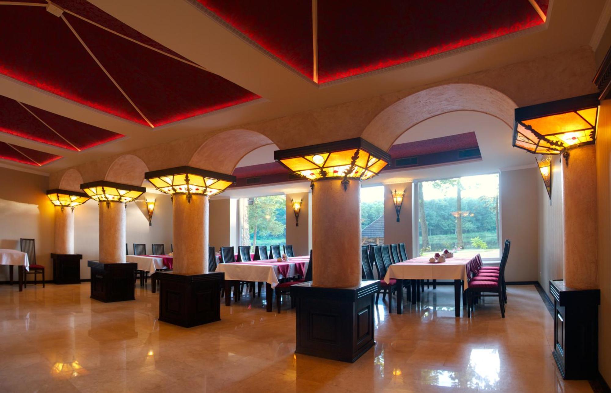 Sherwood Hotel Dolgomostiska Luaran gambar
