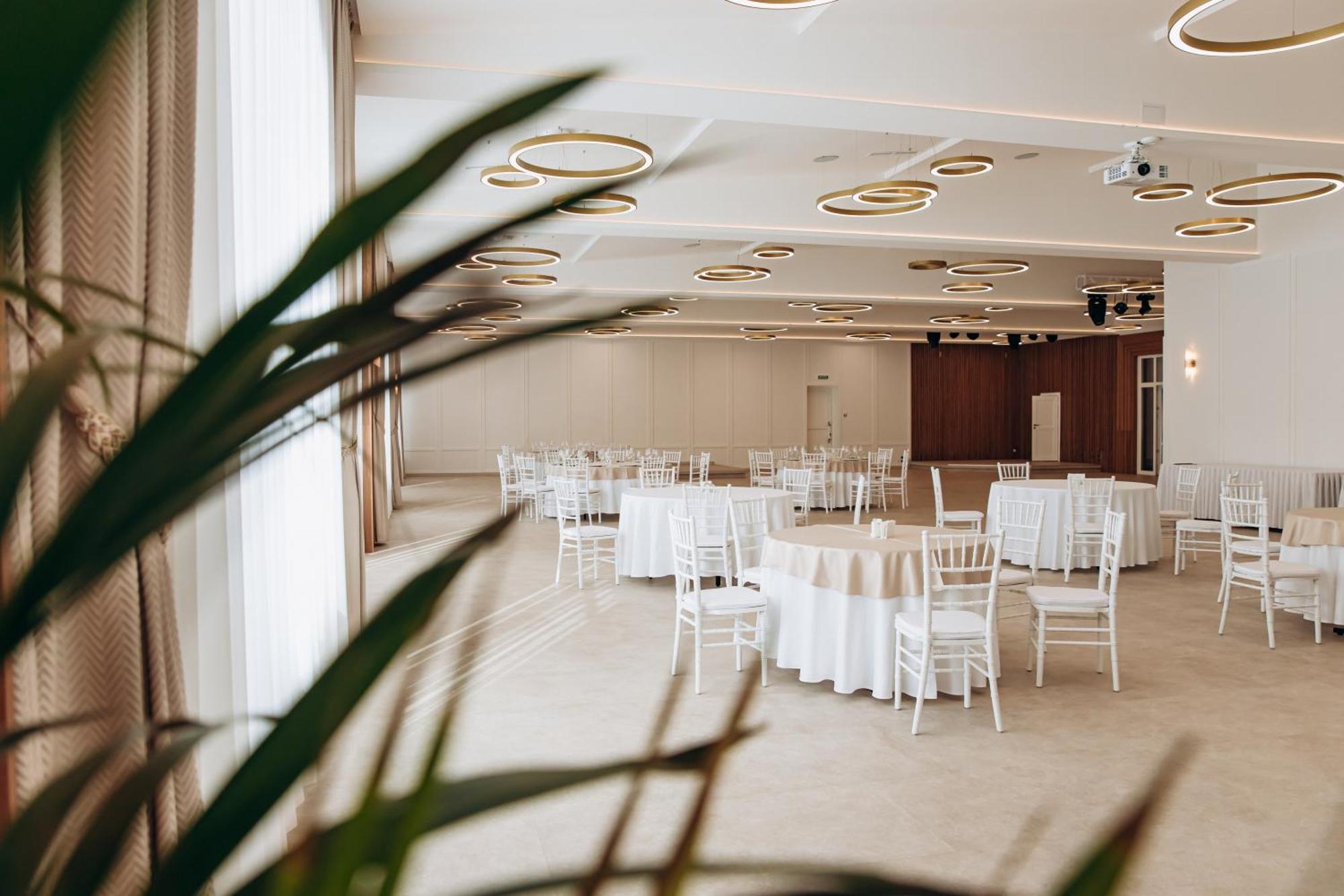 Sherwood Hotel Dolgomostiska Luaran gambar
