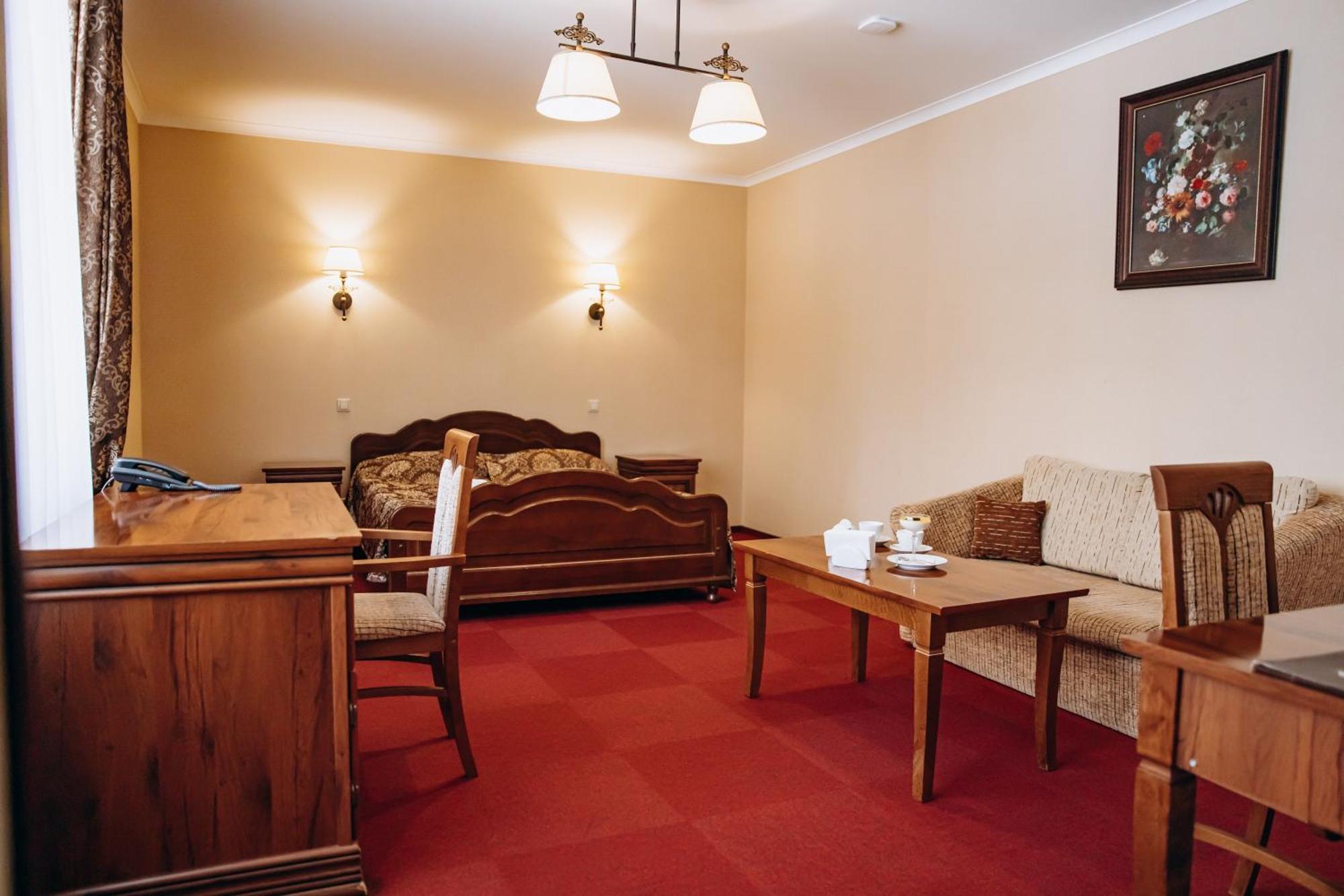 Sherwood Hotel Dolgomostiska Luaran gambar