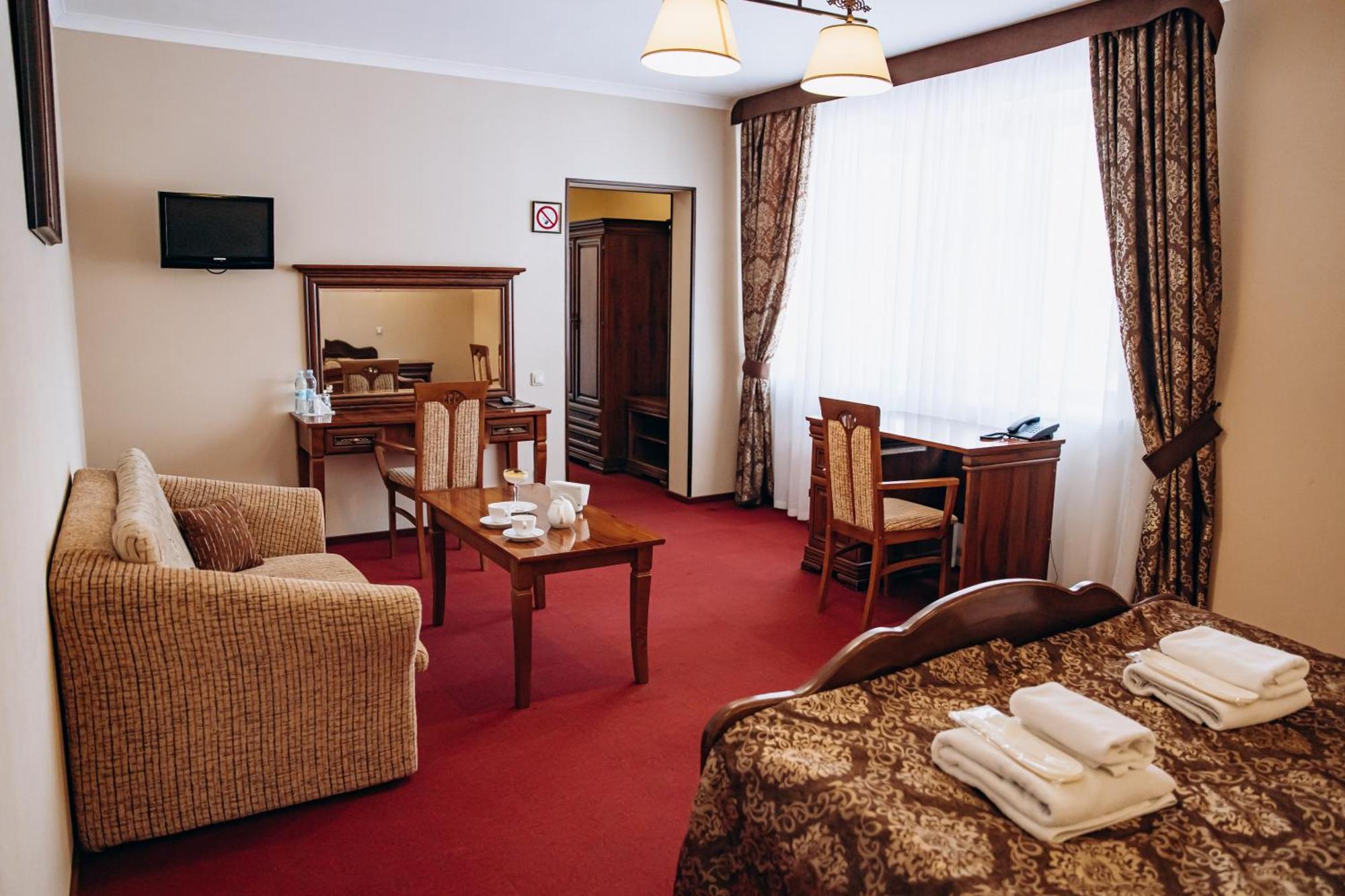 Sherwood Hotel Dolgomostiska Luaran gambar